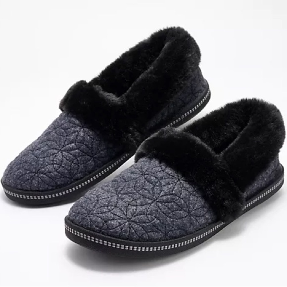 Skechers Cozy Campfire‎ Floral Quilted Slipper -Bright Blossom wide